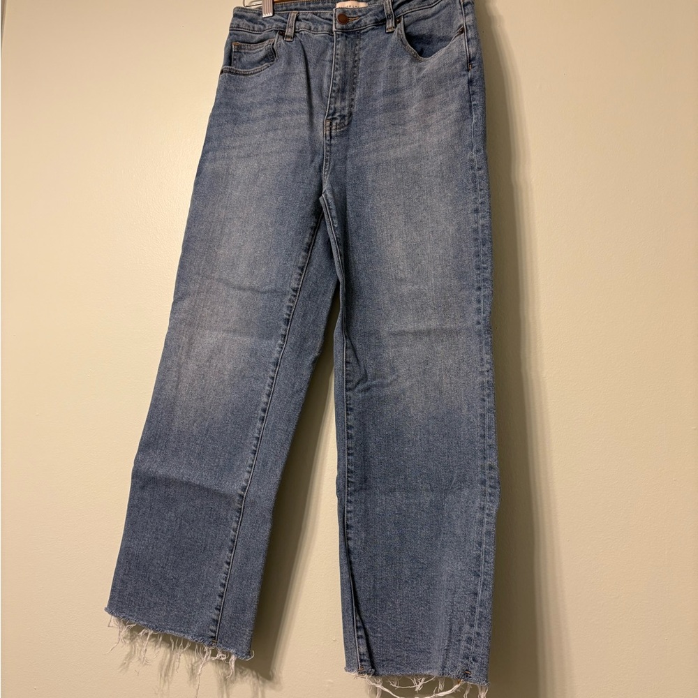 Oliver Logan- Stylish Women's Straight Leg Jeans in Classic Blue